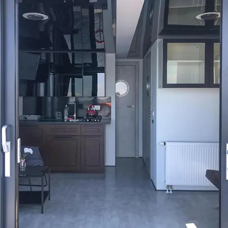 Hausboat 20 M2 For 3 Persons On The Water Kamien Pomorski
