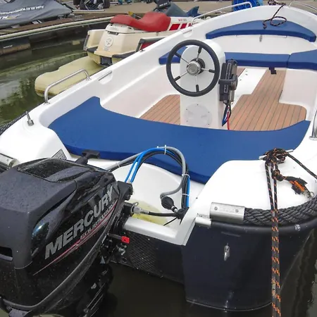 Hausboat 20 M2 For 3 Persons On The Water Kamien Pomorski