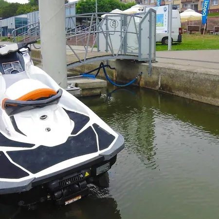 Hausboat 20 M2 For 3 Persons On The Water * Kamien Pomorski