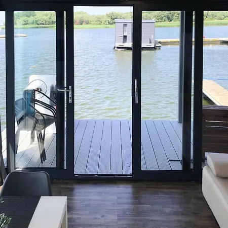 Hotel en barco Hausboat 20 M2 For 3 Persons On The Water