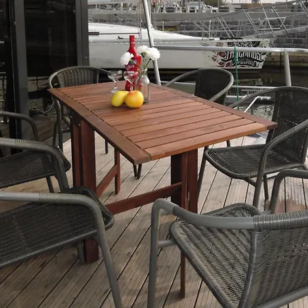 Hausboat 20 M2 For 3 Persons On The Water