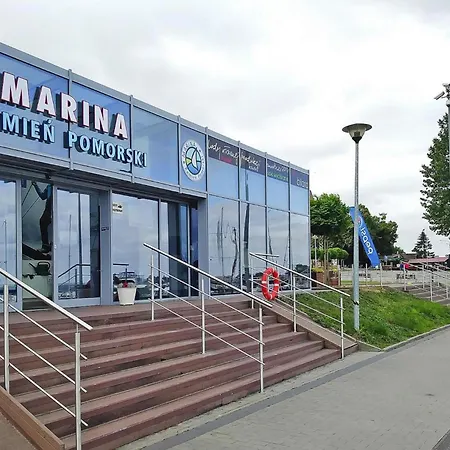 Hausboat 20 M2 For 3 Persons On The Water Hotel en barco